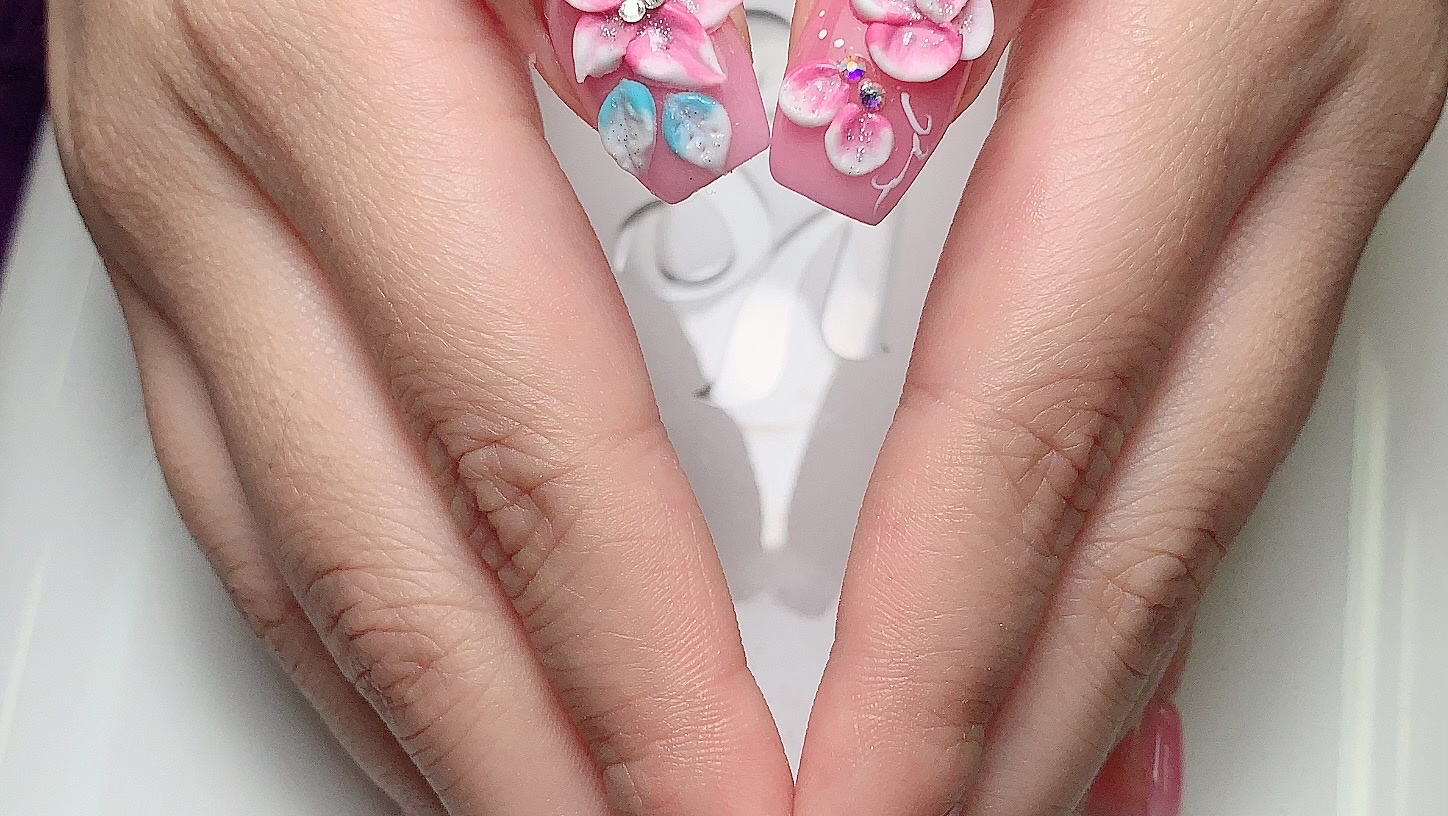 Julie Nails & Lashes logo