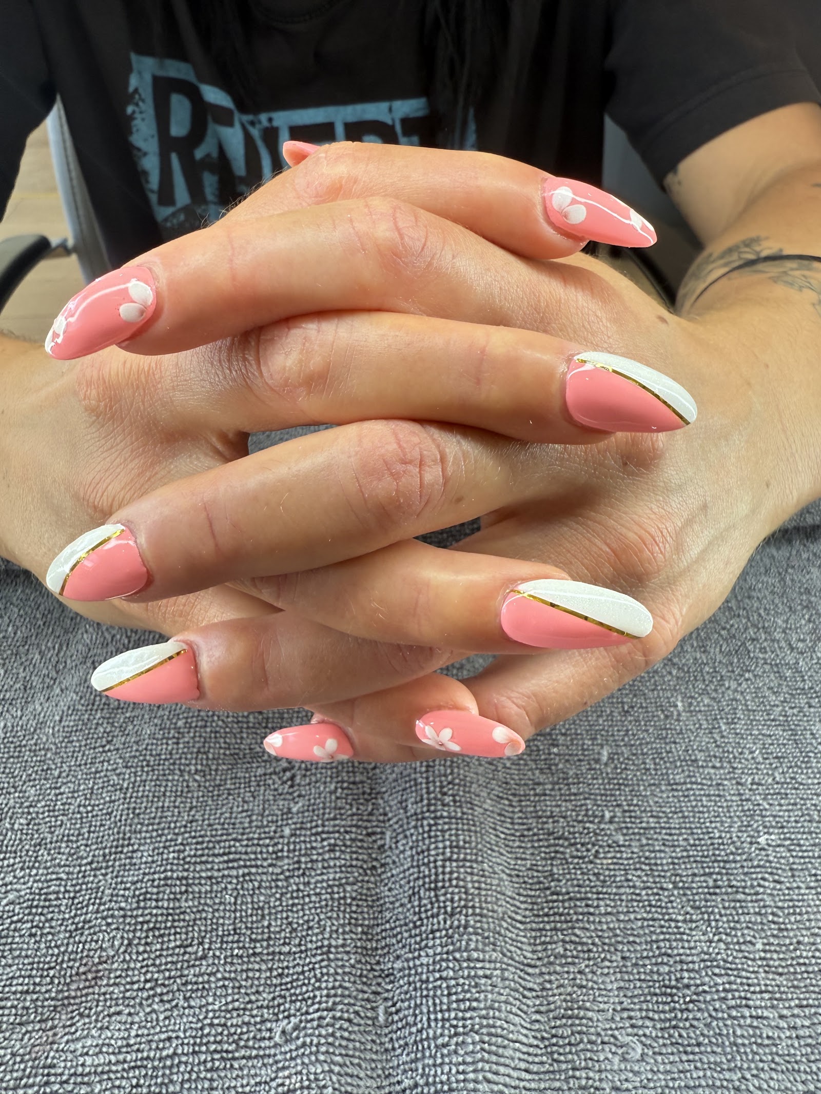 Julie Nails & Lashes nail photo 1